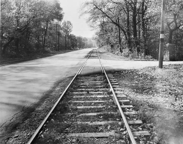 Historic photo of streetcar tracks on Erie Avenue at the entrance to the Hyde Park Country Club