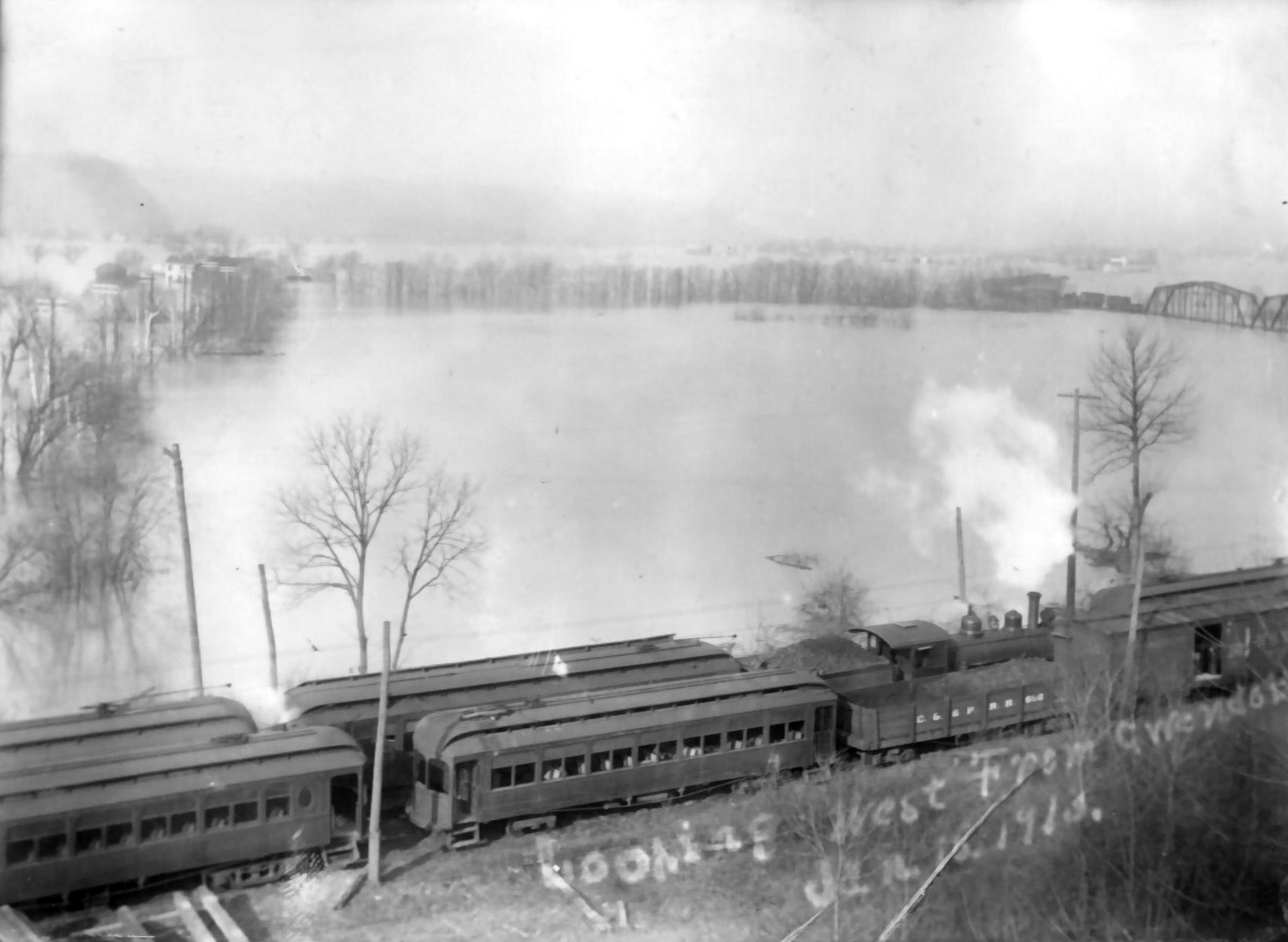 0052_Railcarsin1913flood