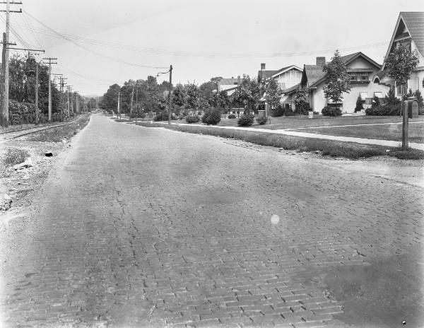 Historic photo of C&LE tracks at Hamilton and Teakwood Avenues in College Hill