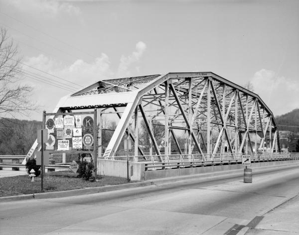 The old Milford Bridge, shortly before it was demolished