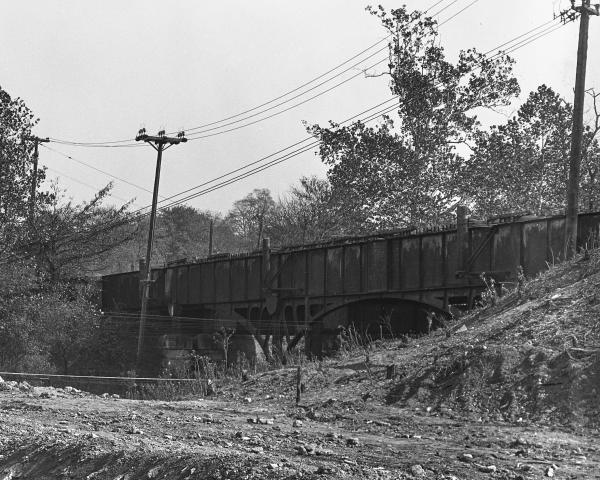 Close-up view of the steel aqueduct for the Miami & Erie Canal from the previous photo