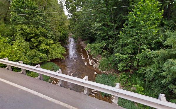Possible remnants of the Miami & Erie Canal aqueduct over Clear Creek south of Franklin