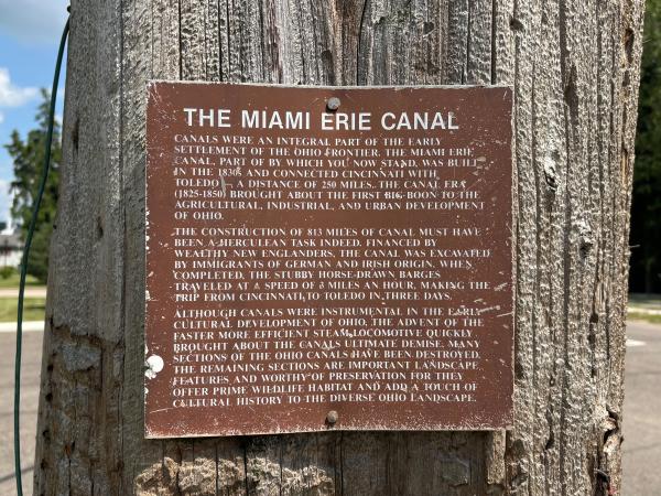 Historical marker next to Miami & Erie Canal Lock #15 on Main Street in Tipp City