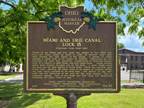 Historical plaque next to Miami & Erie Canal Lock #15 on Main Street in Tipp City