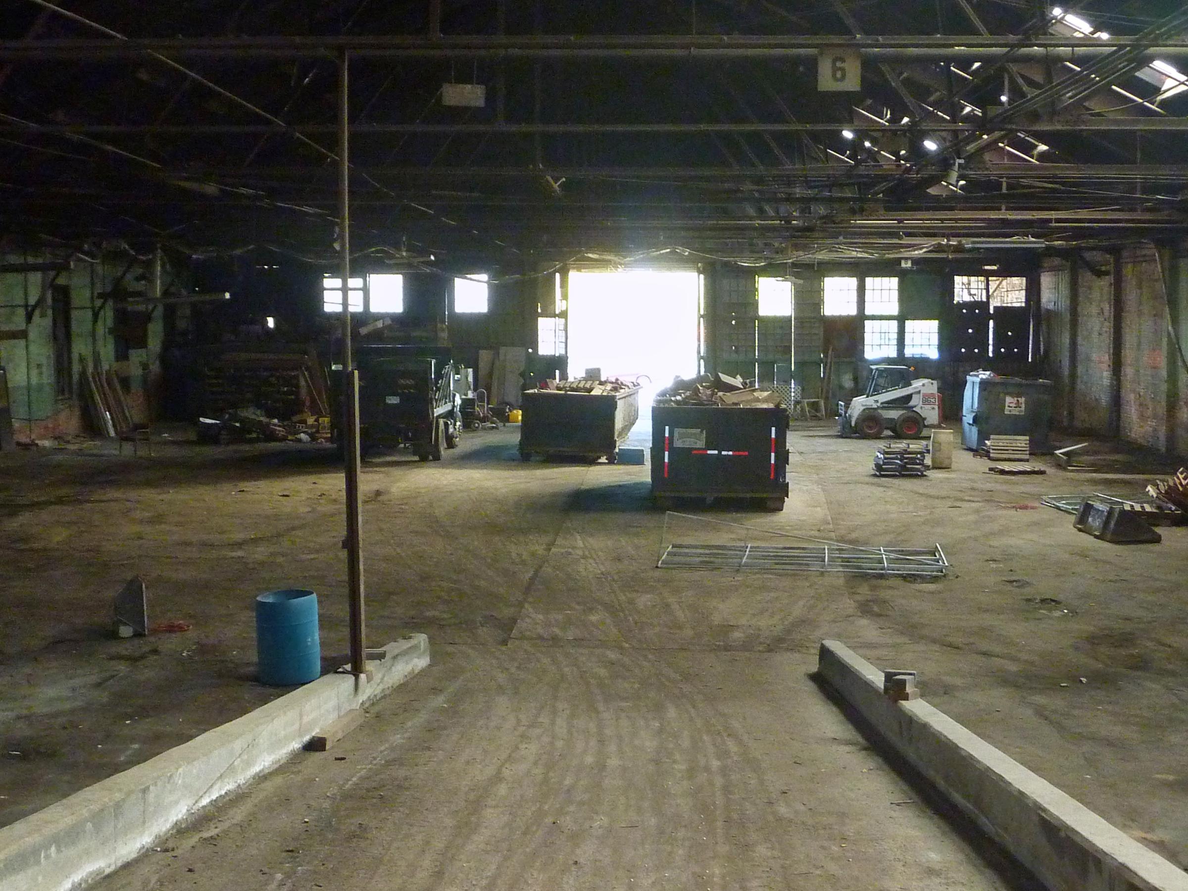 0025_AvondalelookingtowardsKinseyAve_Streetcarparkingnote_6denotingalane